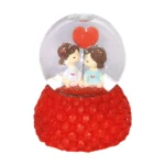 Γυάλινη χιονόσφαιρα με ζευγάρι & καρδιά 8cm