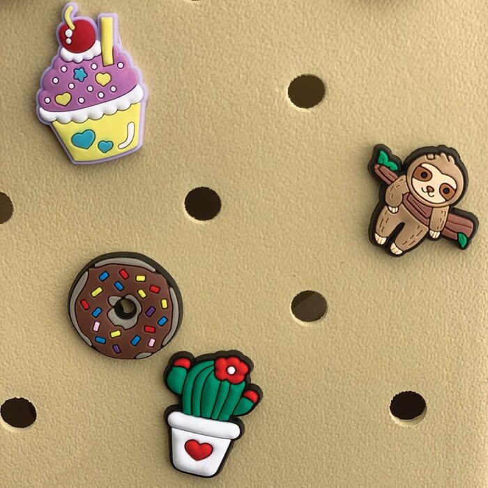 CROQBAG με διακοσμητικά pins – 16×20 cm – ΜΠΕΖ - Image 2